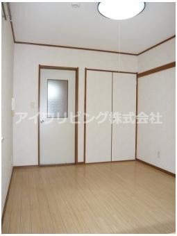 メゾンKNの洋室|【メゾンKN】