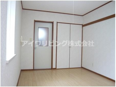 メゾンKNの洋室|【メゾンKN】