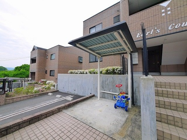 アールズコートⅠのその他共用部分|屋根付きの駐輪場