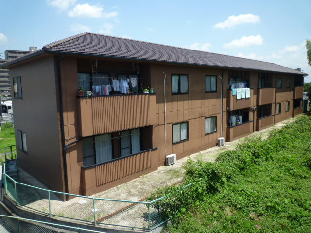 倉敷市鳥羽のアパートの外観