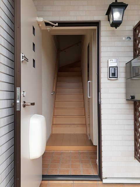 ジェルメメゾンMNの玄関