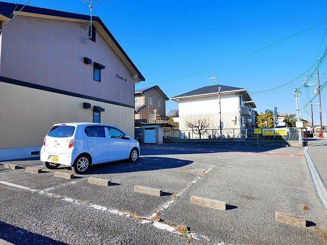 プランドール（五条）の駐車場|駐車場完備です