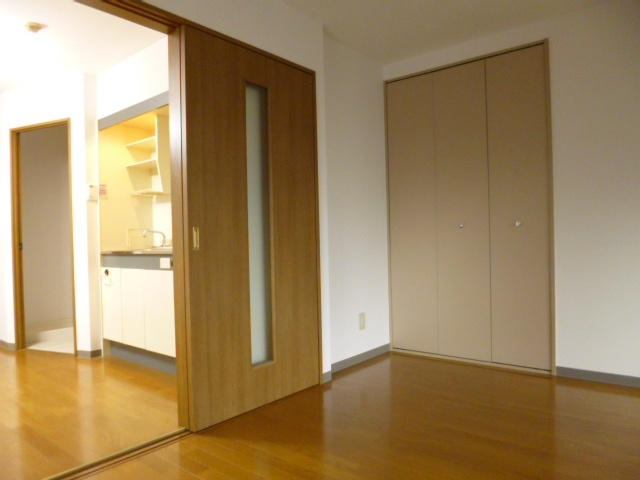 ピアスの洋室