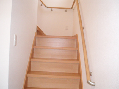 【その他共用部分】 | 上野西一戸建(東側) | 階段★1階から2階★