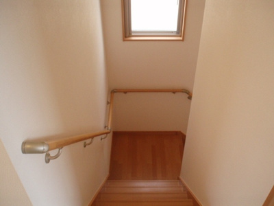 【その他共用部分】 | 上野西一戸建(東側) | 廊下★2階から1階★