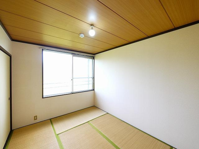 乙木ハイツAの和室|落ち着いた雰囲気の和室付きです