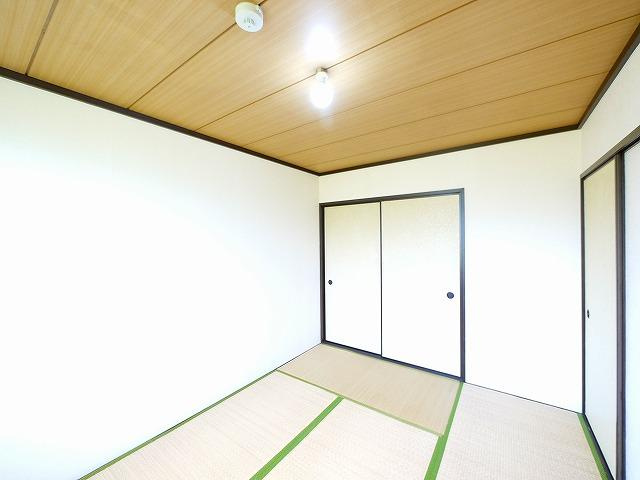 乙木ハイツAの和室|畳の上でゆっくりとくつろげる和室です