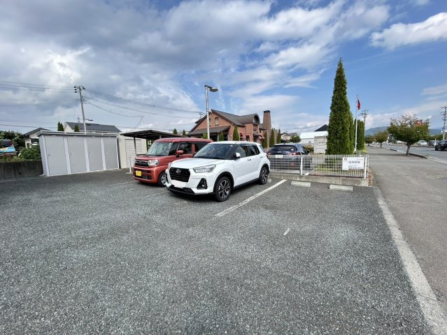 フロイデの駐車場