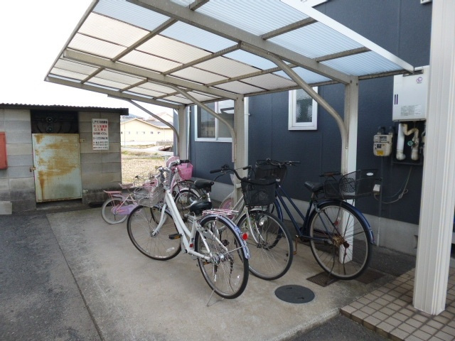 倉敷市新田のアパートのその他共用部分|自転車置き場