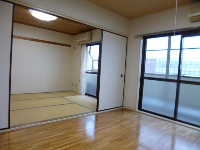 プルミエール久米川の洋室