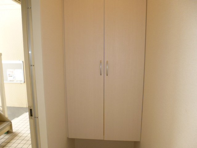 プレジール白楽Ｂの玄関|シューズボックス