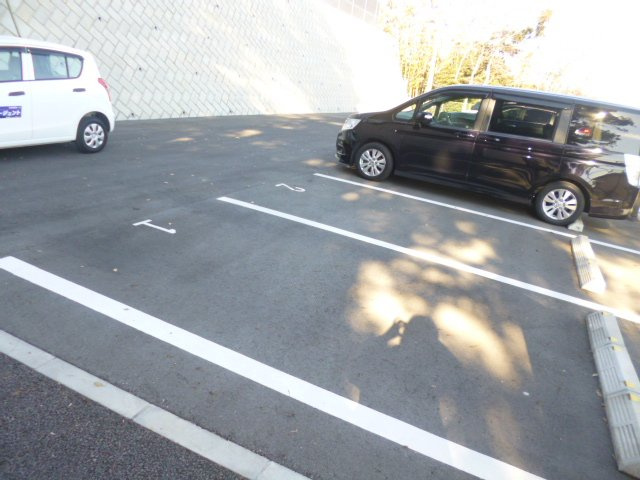 フルール　ポワールの駐車場