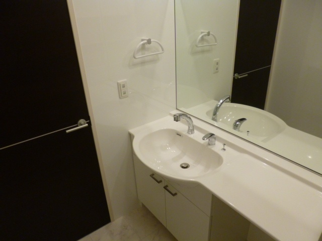 フルール ポワールの独立洗面台