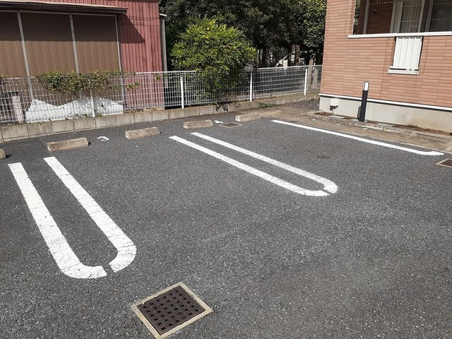 アジュールの駐車場