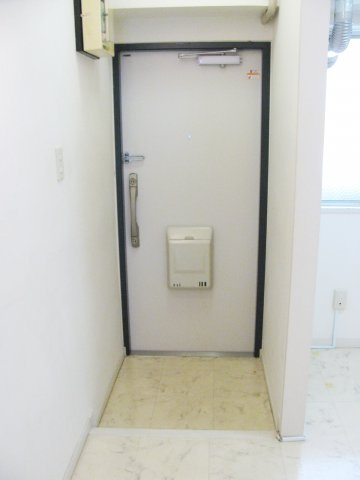 湯島武蔵野マンションの玄関|洋室