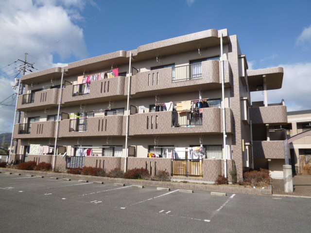 総社市溝口の賃貸マンションの外観