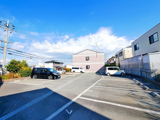 グッドヒルズ桜が丘の駐車場|カースペースがあります