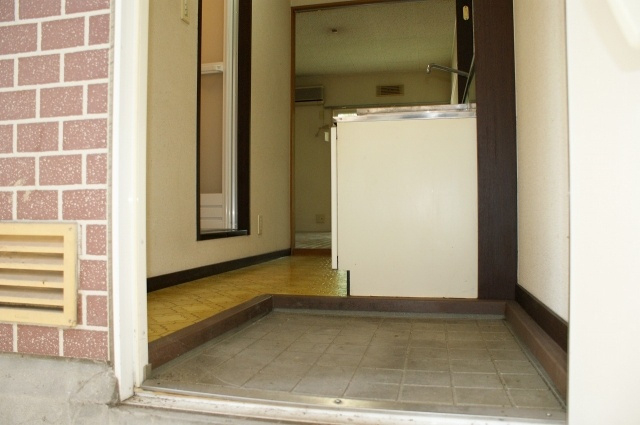 ハイツ河田1の玄関