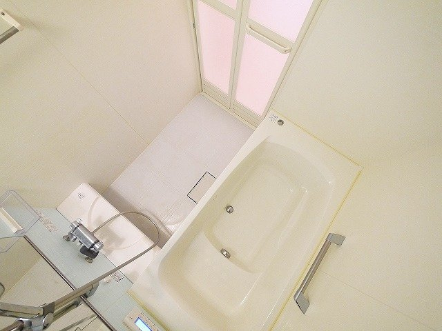 ラルーチェⅠの浴室|追い焚き機能付きで経済的です