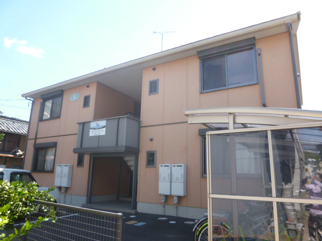 総社市総社３丁目のアパートの外観