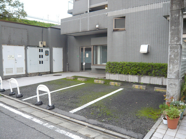 ノーブル貝取の駐車場