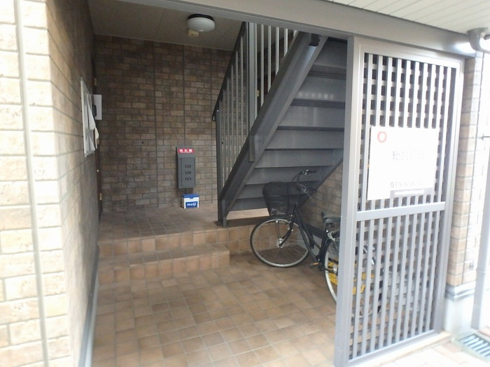 セレス本町のエントランス