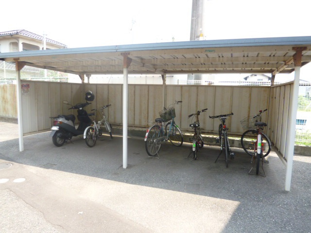 メゾンセンチュリーAのその他共用部分|自転車置き場