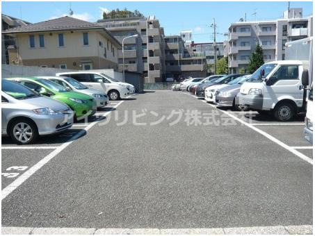 アイワリビング諏訪駐車場（普通車区画）の駐車場