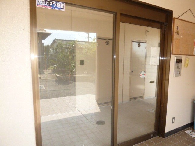 倉敷市三田の賃貸マンションのエントランス