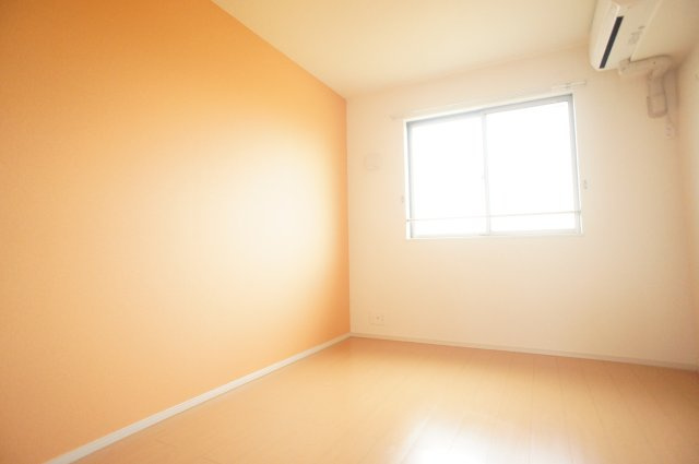 クラベール壱番館の寝室|使い勝手のいい寝室です