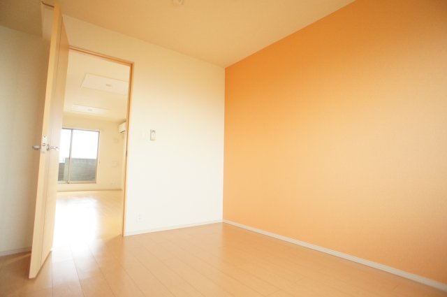 クラベール壱番館の洋室|落ち着いた色調の洋室です