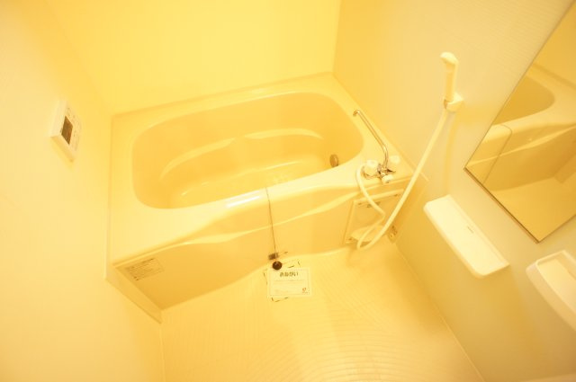 クラベール壱番館の浴室|コンパクトで使いやすいお風呂です