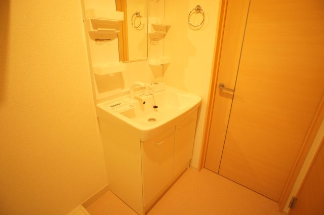 クラベール壱番館の独立洗面台|独立洗面台、朝の身支度には欠かせません