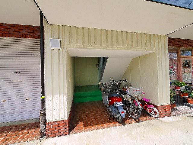 筒井マンションのエントランス|毎日通るエントランスはこのようになっています