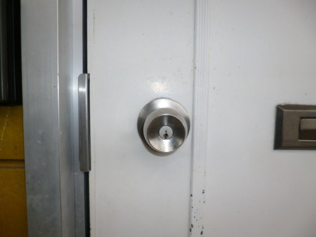 メゾンセントラルの玄関