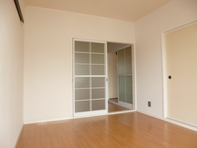 メゾンセントラルの洋室