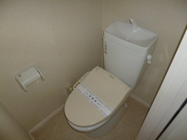 メゾンセントラルのトイレ|温水洗浄便座