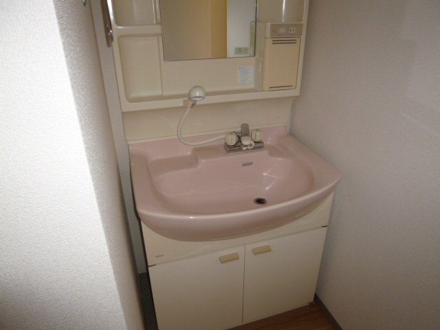 サリネージュ山手Ｅの独立洗面台