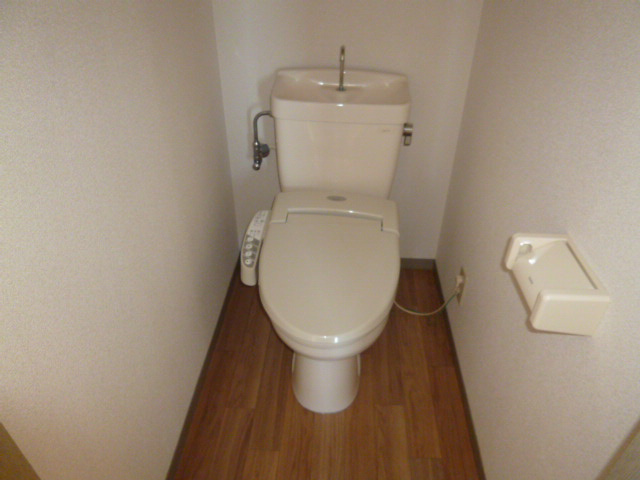 サリネージュ山手Ｅのトイレ|温水洗浄便座