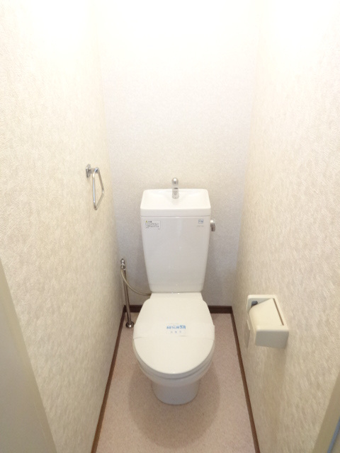メゾンド東大和のトイレ|トイレはゆったりとした広さです。