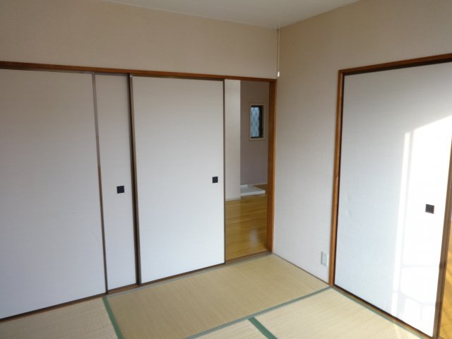 メゾンド東大和の和室