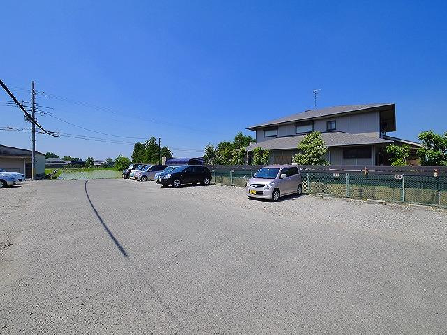 リヴェールB（石上町）の駐車場|駐車場に車を止められます