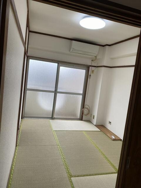 ニューシャトレーマンションの和室