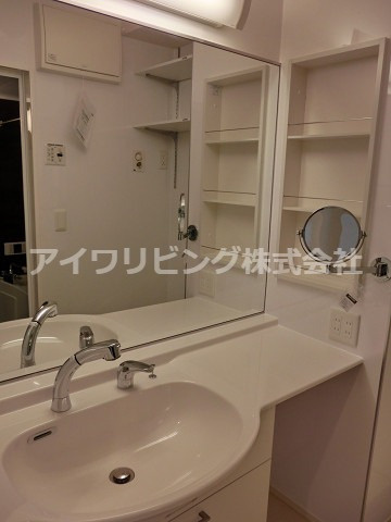 十刻館の独立洗面台|温水シャワー付き洗面化粧台【十刻館】