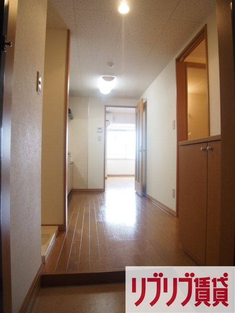 ウィステリア新田町の玄関