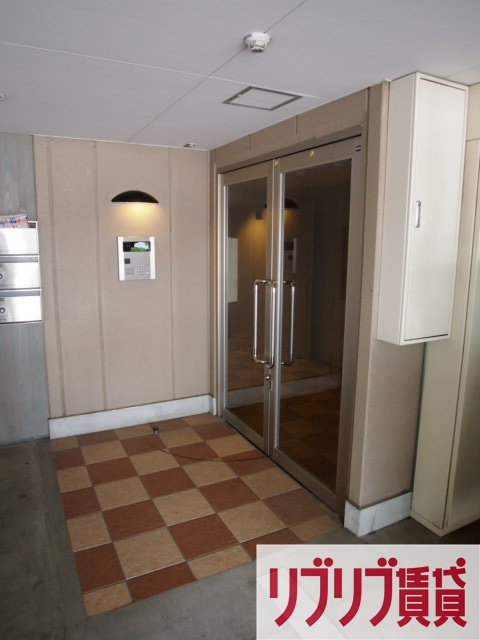 ウィステリア新田町のエントランス