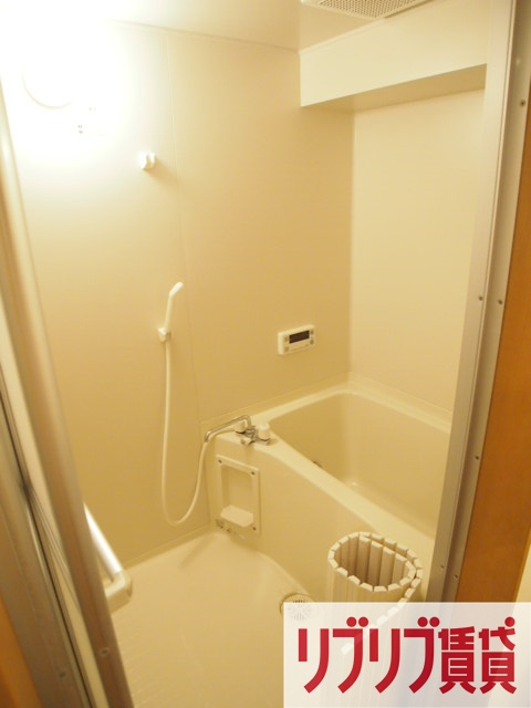 ウィステリア新田町の浴室