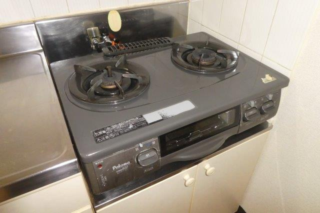 サンパレスフジタのキッチン|2口ガスコンロ（残置）