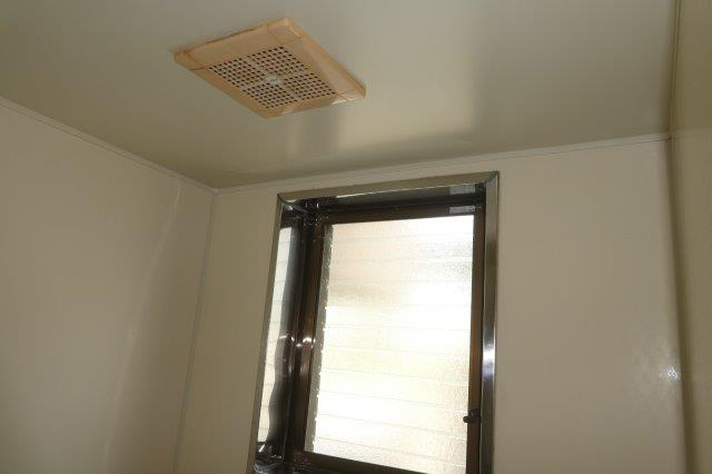 サンパレスフジタの浴室|浴室窓・換気扇