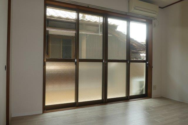 サンパレスフジタの居間・リビング|洋室